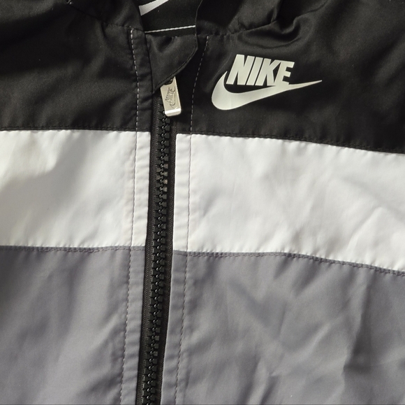 Nike Kids Black, Gray, and White Hooded Jacket Full Zip Windbreaker 18month - Picture 3 of 5